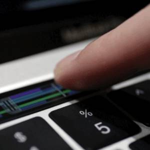 新型MacBook Proの「Touch Bar」の使い道が見つかった😋