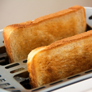「菓子パンなのか惣菜パンなのか…」ファミマで今日から発売されるパンが斬新すぎるｗｗｗ