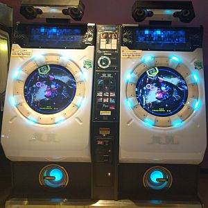 沖縄のゲームコーナーで「相変わらずmaimaiは洗濯機にしか見えないな」と思ってよーく見たら…ｗｗｗ