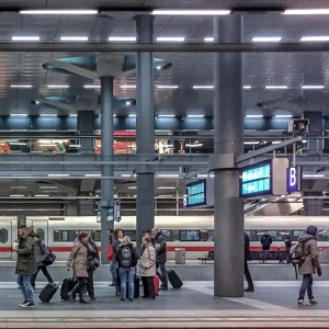 西船橋駅…列車が来ないからって電光掲示板で遊ぶなよｗ