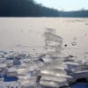 「これは気持ちいい…」湖に貼った氷のカケラが寄せては返す映像が実に“整う”と話題に😳