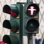 「これは珍しい…」使われなくなった“信号機のカサ”の再利用法が斬新すぎると話題にｗｗｗ